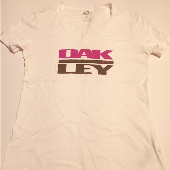 Oakley Tops - SALE 4 for $15 Women’s Oakley v neck tee